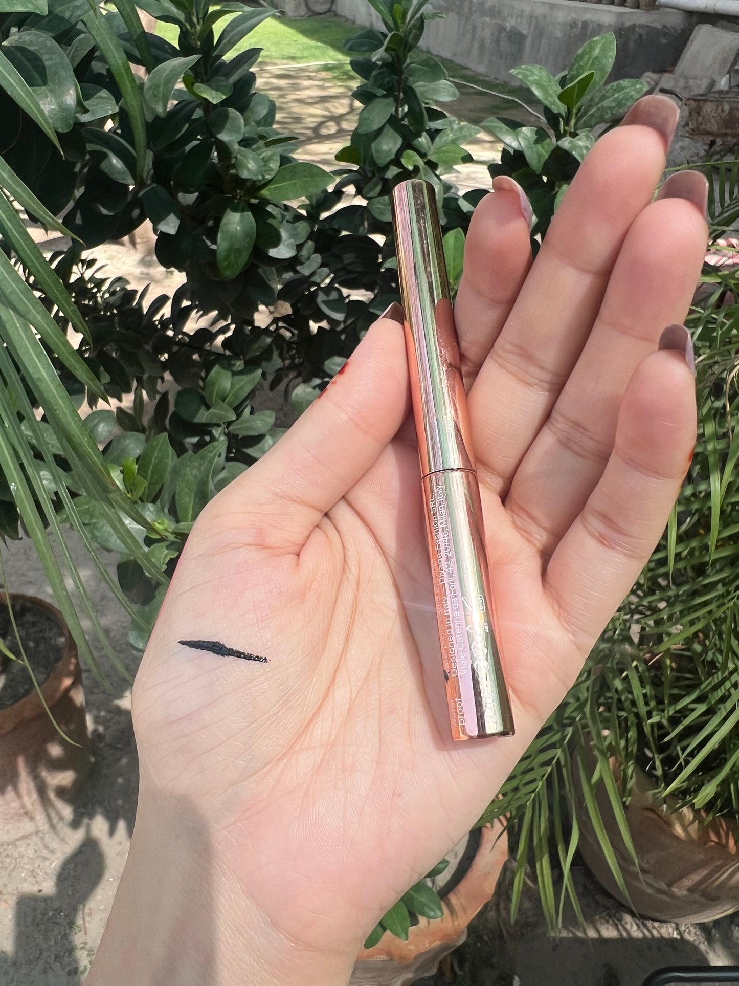 Divide waterproof eyeliner