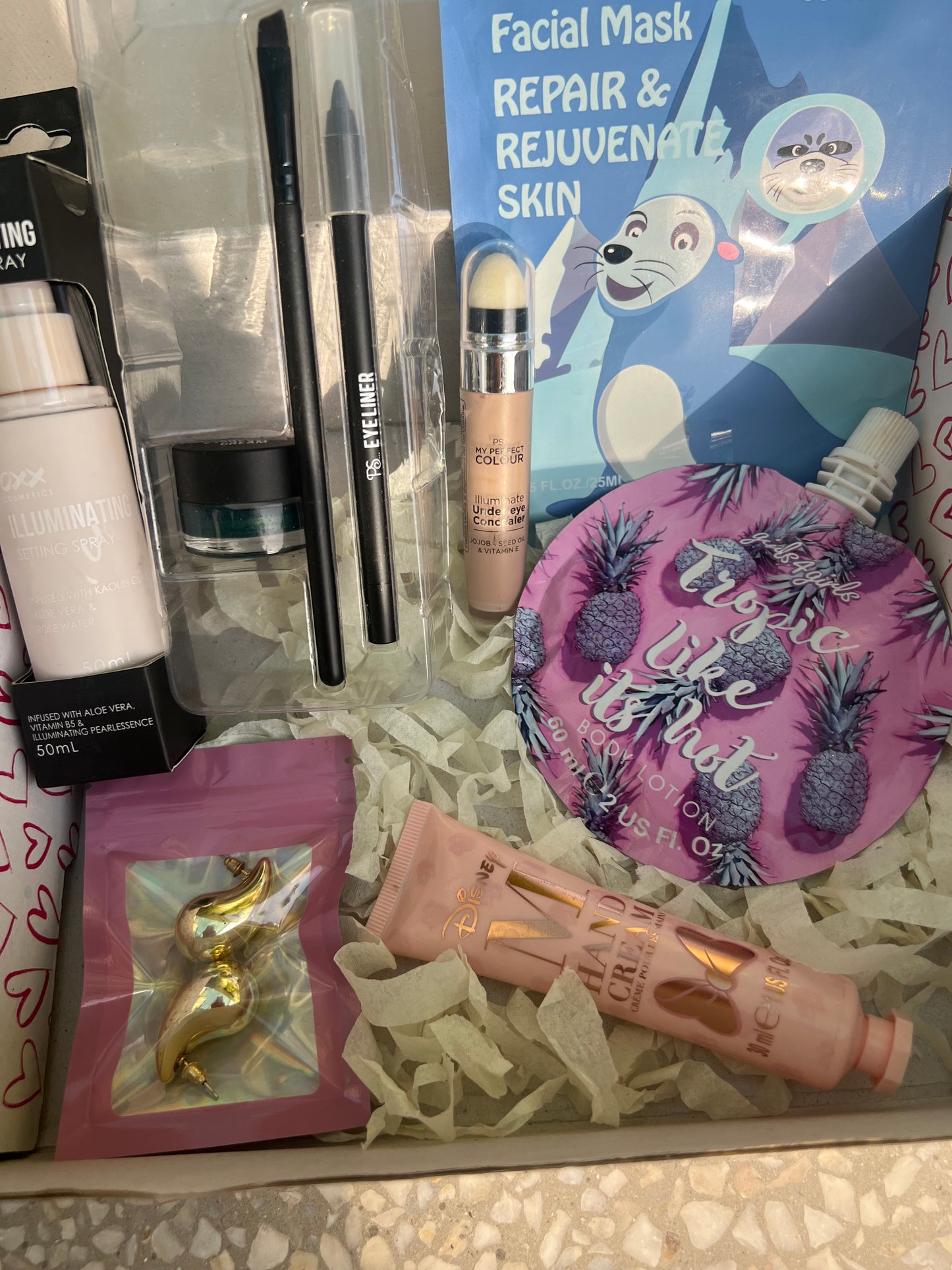 Gift Box (variants may vary)