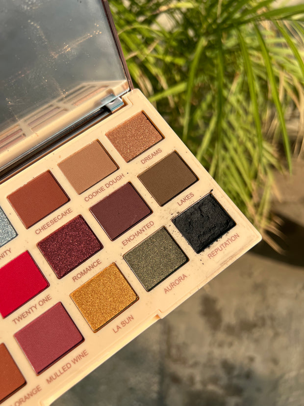 Makeup Revolution X Soph Extra Spice Palette (black shade damaged)