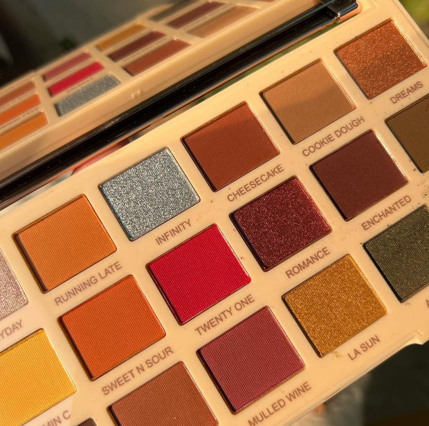 Makeup Revolution X Soph Extra Spice Palette (black shade damaged)