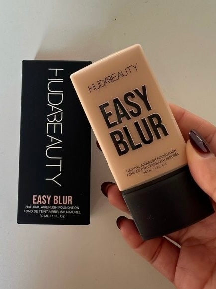 HUDA BEAUTY
Natural Easy Blur - Flawless Smooth Finish